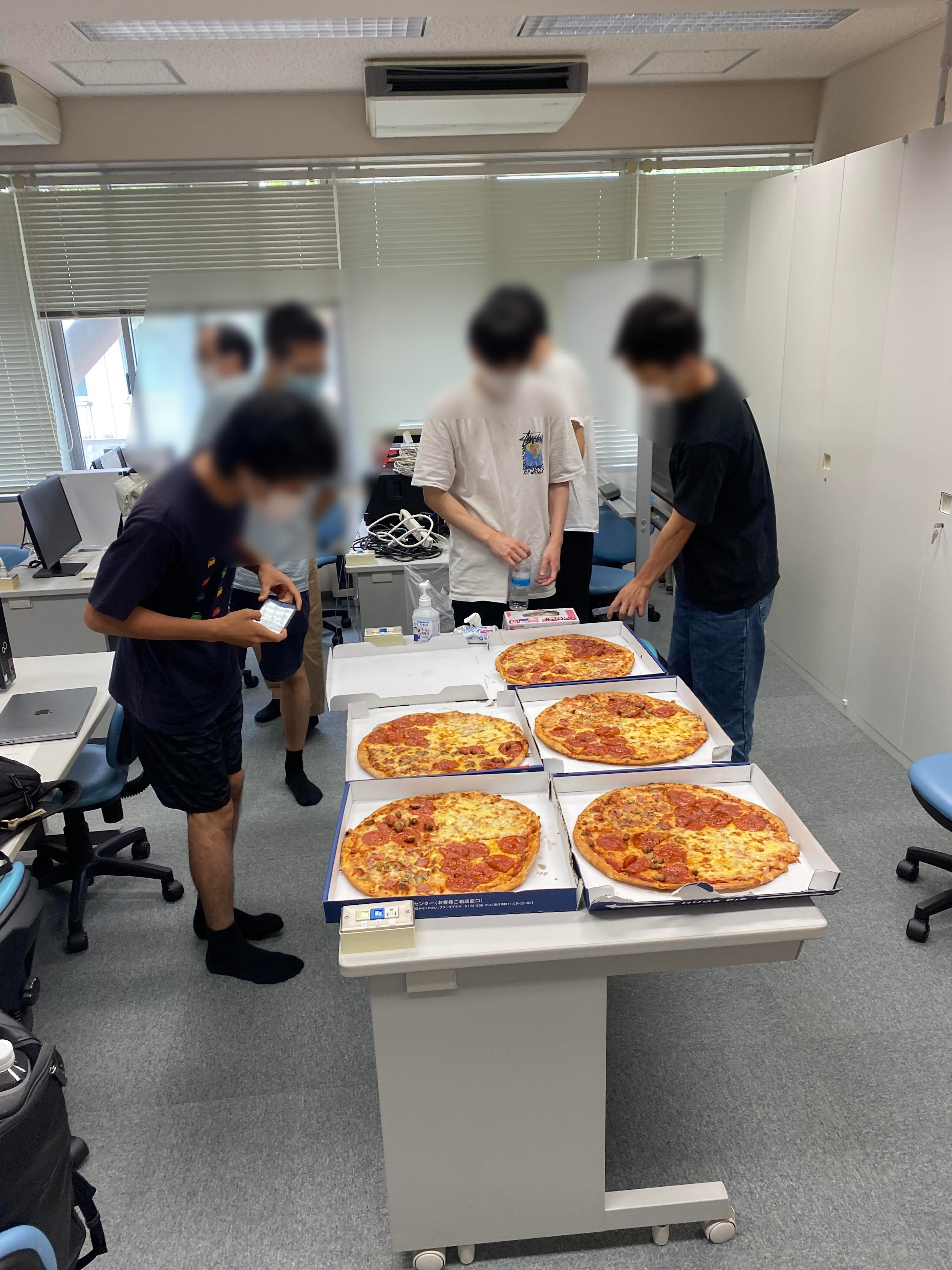 お昼ご飯はピザ。Bitcoin Pizza Dayを意識したもの？かどうかはわかりません^^