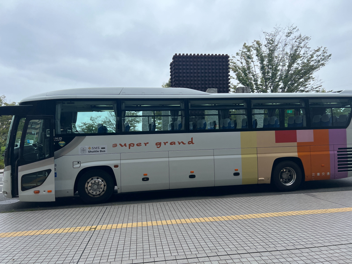 津駅〜会場までを走行するシャトルバス