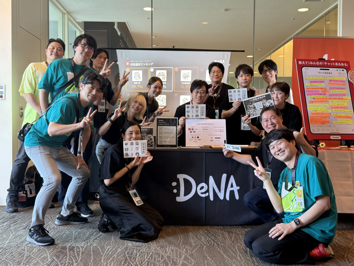 DeNAブースの前で撮影したメンバーの集合写真